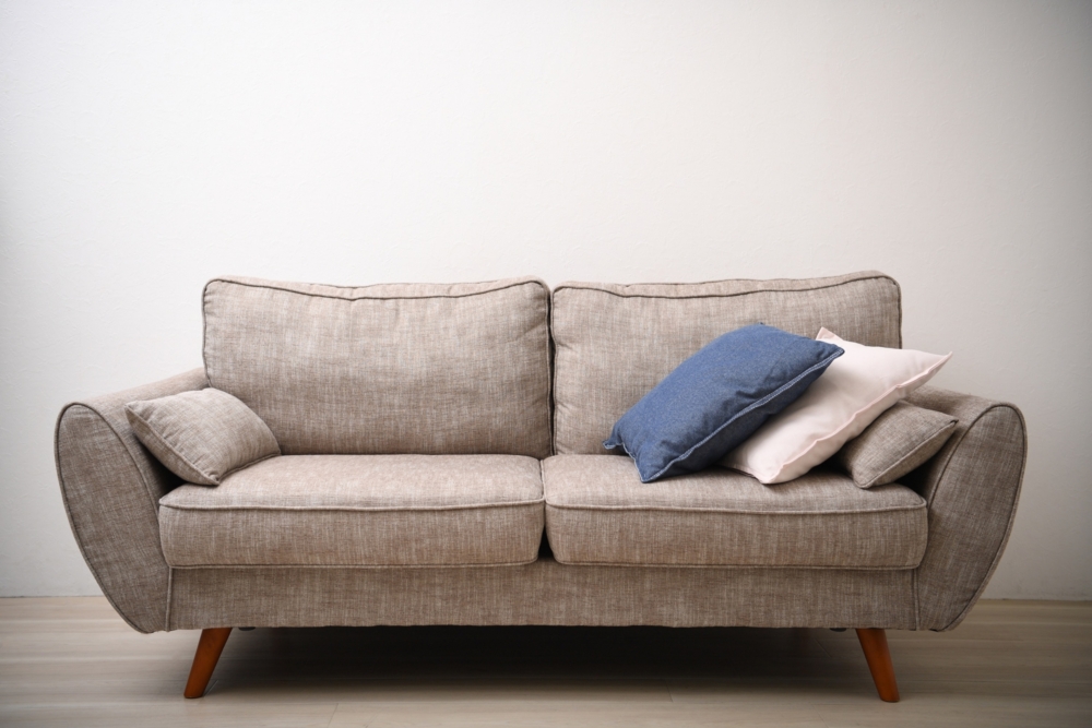 ソファの処分方法｜状況別の捨て方と費用相場・自治体処分の注意点