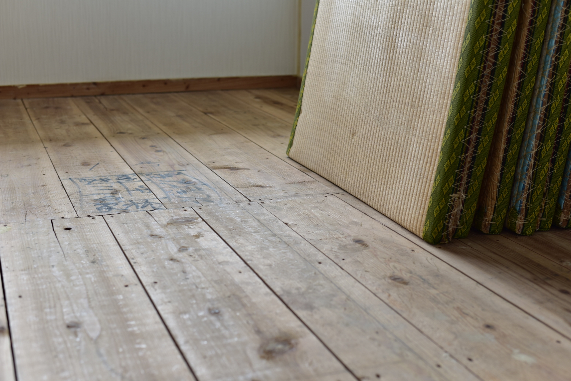 畳の処分方法を徹底解説|捨て方・費用相場・迷ったときの選び方 11 畳は処分前に交換や手入れも検討する