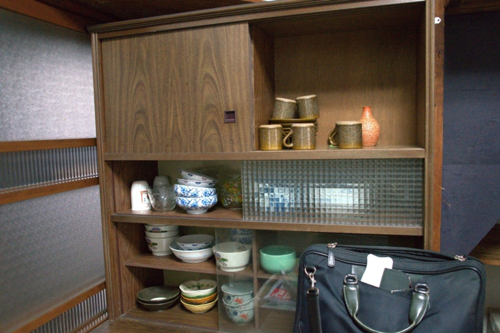 食器棚の処分方法と費用を徹底解説|運べないときの対処法も紹介 6 食器棚を処分する際の注意点