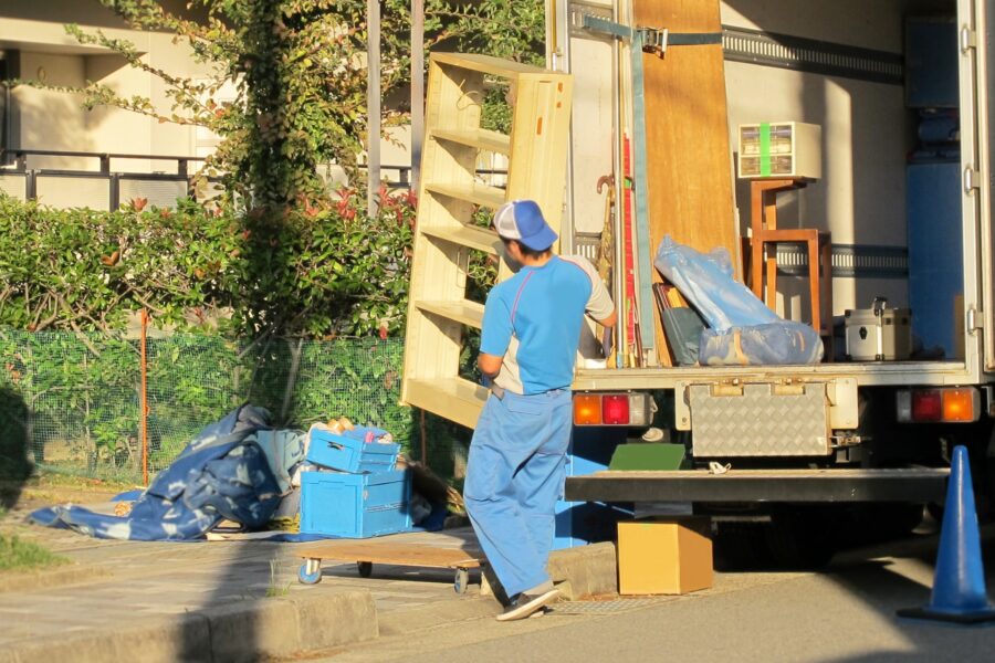 引っ越しでいらない家具を処分するなら不用品回収業者が最適