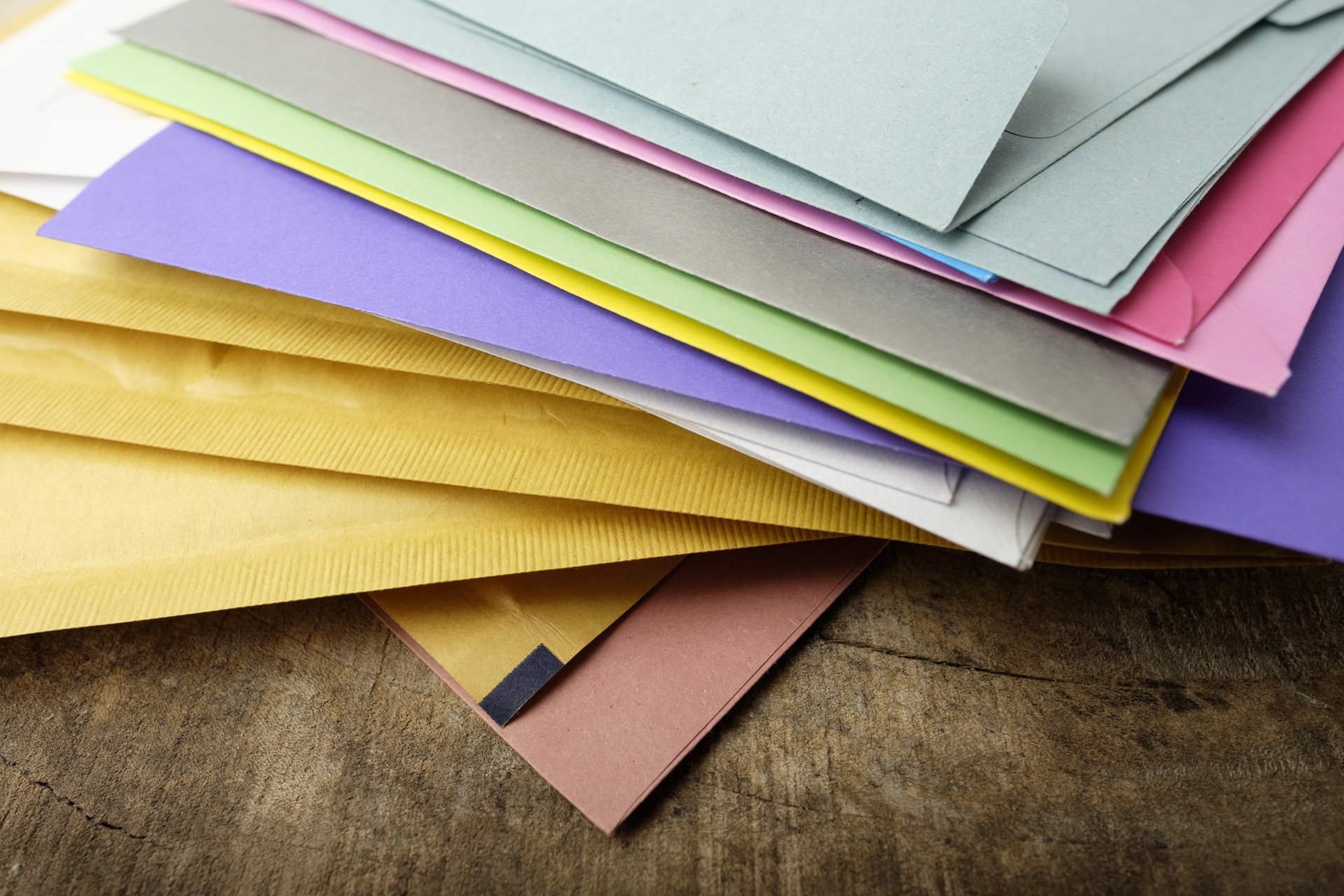 家の中の書類や紙の片付けと整理のコツ！まとめて処分する方法や処分時の注意点も