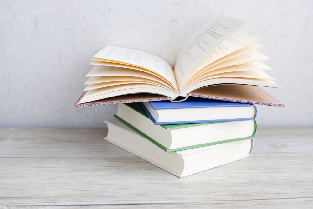 大量の古い本の捨て方！恥ずかしい本を捨てるコツ・紐の結び方まで