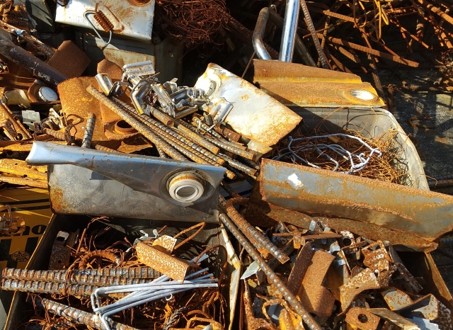 鉄くず・金属くずなど産業廃棄物の処分方法！家庭で出た金属の捨て方