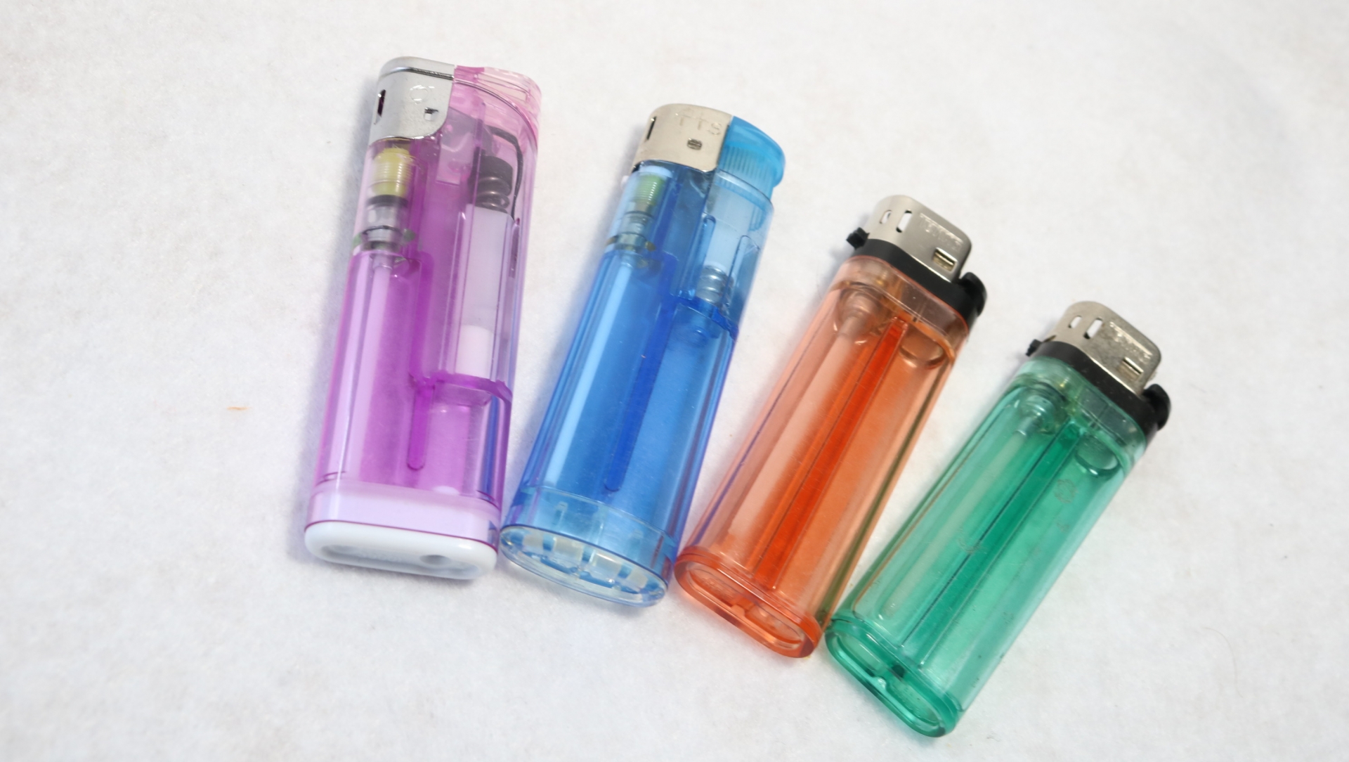 ライターの捨て方｜中身ありのままの処分方法・ガス抜き方法も解説