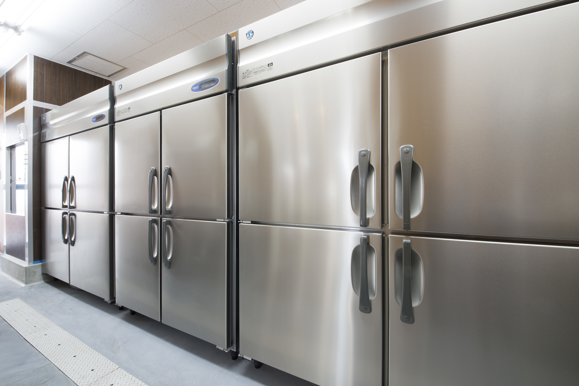 業務用冷蔵庫の処分方法6選！費用相場や注意点まで解説