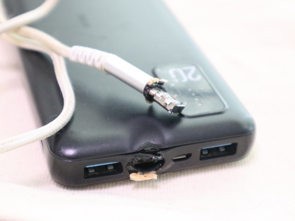 モバイルバッテリーが割れた!破損したリチウムイオン電池の処分方法 8 モバイルバッテリーが割れたときのNG処分方法