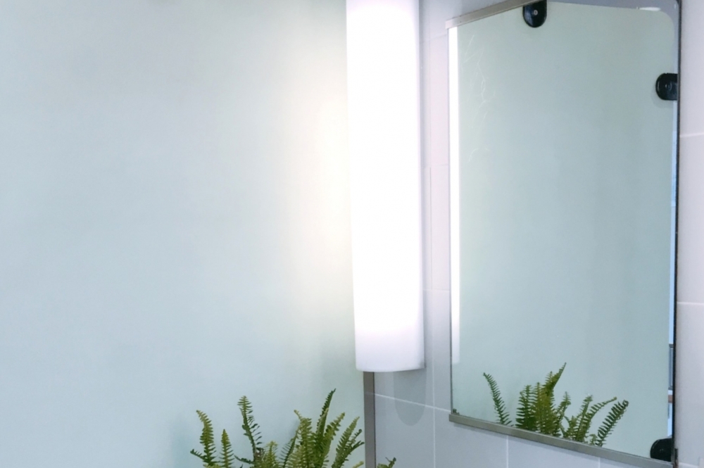 鏡の捨て方|割れた姿見・手鏡の処分方法や縁起が気になる場合の対処法 6 鏡を安全に割る方法