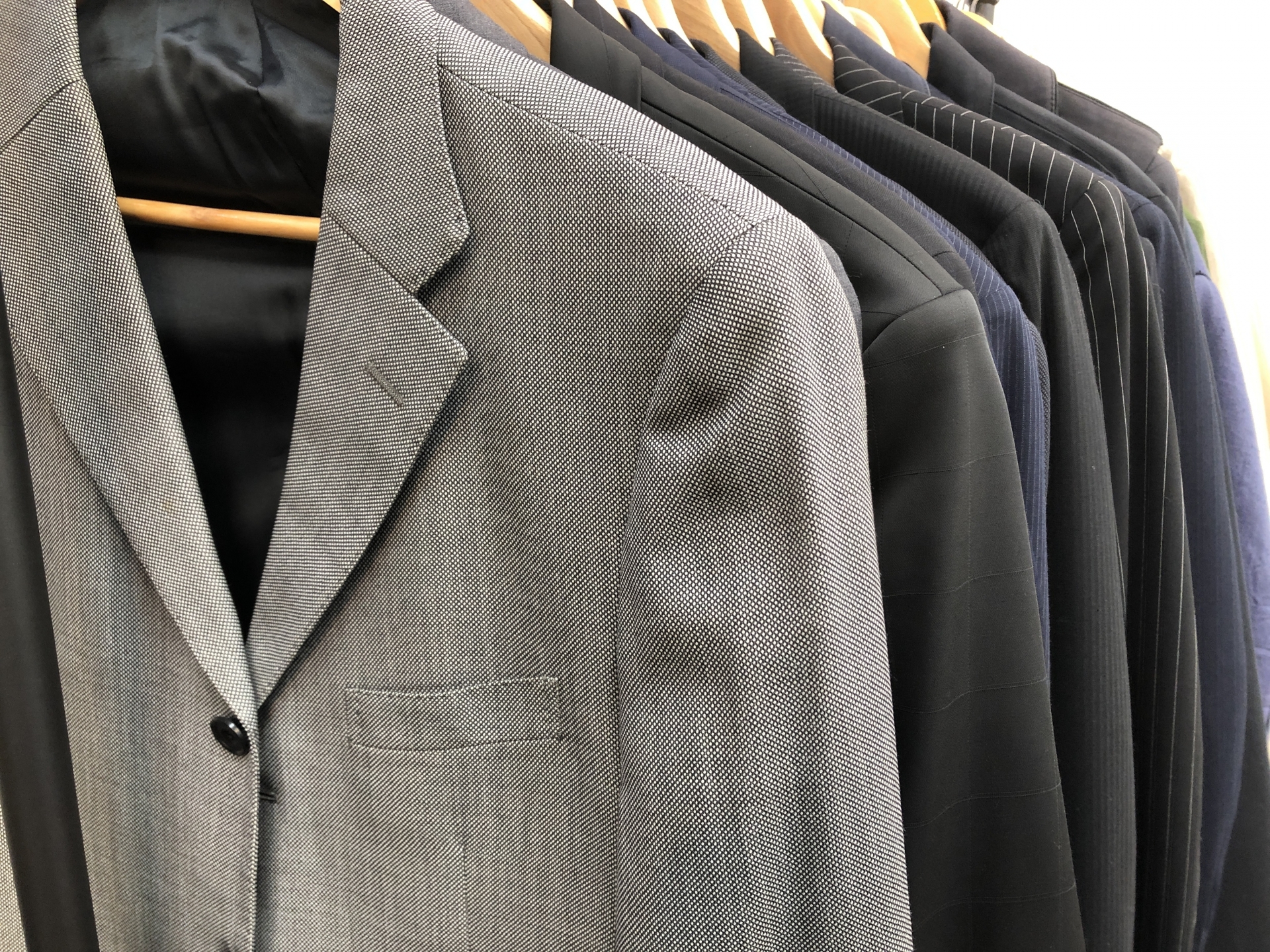 いらないスーツのおすすめ処分方法7選!売れないスーツの特徴も解説! 6 スーツを処分するかの判断基準