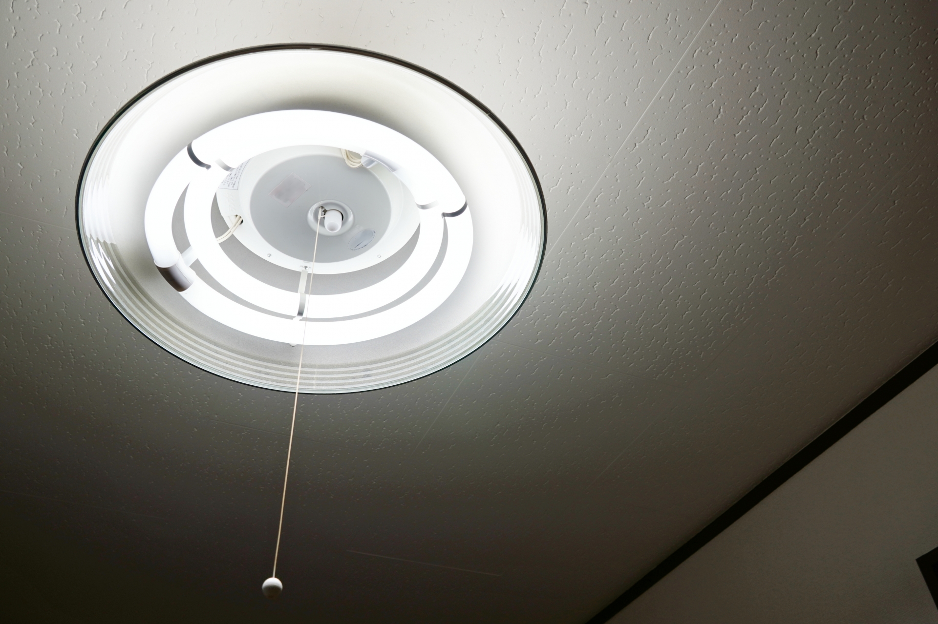 蛍光灯の処分を不用品回収業者に依頼するメリット