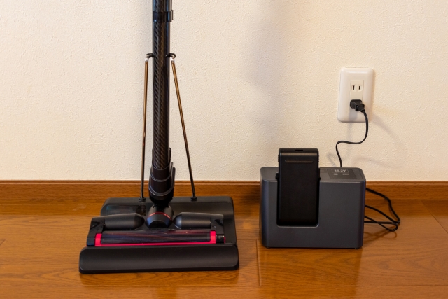 ダイソン掃除機のバッテリーの取り外し方