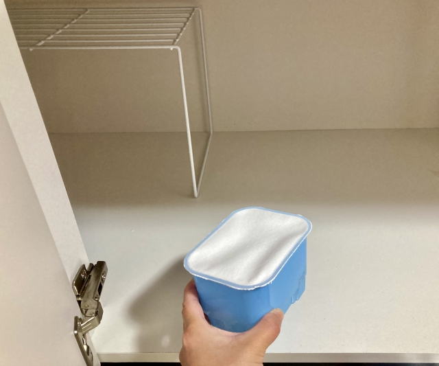 【タイプ別】除湿剤の捨て方をご紹介!注意点や新たな活用法まで 7 【種類別】除湿剤交換の目安