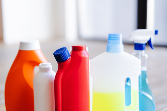 【タイプ別】洗剤の捨て方を解説!注意点や余った洗剤の活用法まで 4 洗剤容器の捨て方