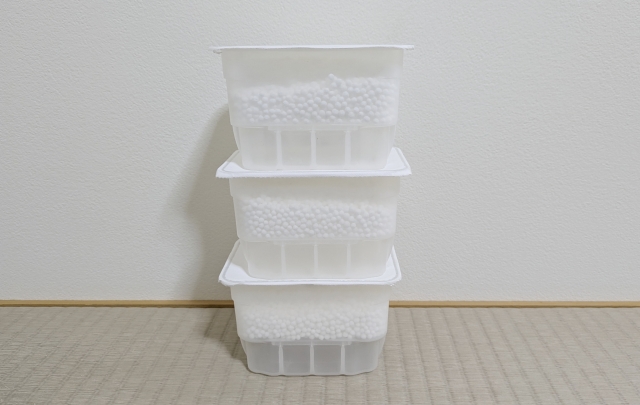 【タイプ別】除湿剤の捨て方をご紹介!注意点や新たな活用法まで 4 燃えるゴミ?除湿剤を捨てるときの基本ルール