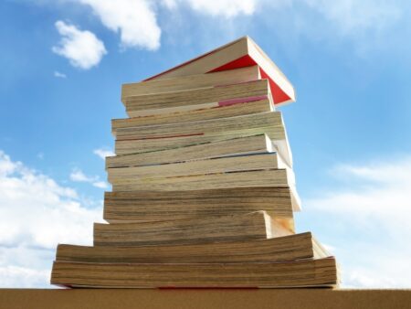 同人誌の処分方法6選!人に見られない捨て方や注意点・活用法まで 3 同人誌の処分方法6選!人に見られない捨て方や注意点・活用法まで