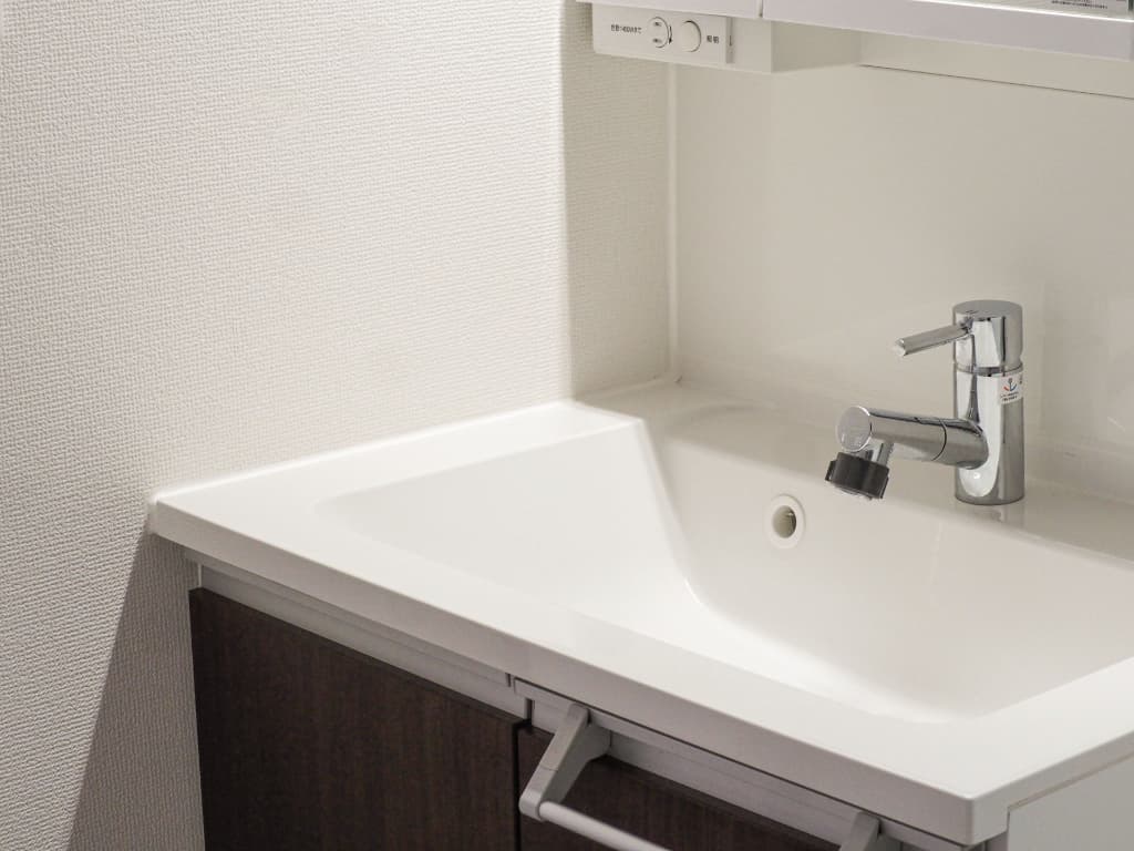 墨汁の正しい捨て方|水道に流していい?大量にある場合の処分方法も解説 3 墨汁を水道にそのまま捨てるリスク